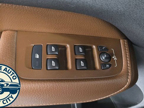 Used 2018 Volvo XC60 T5 Momentum w/ Vision Package AWD/4WD image 24