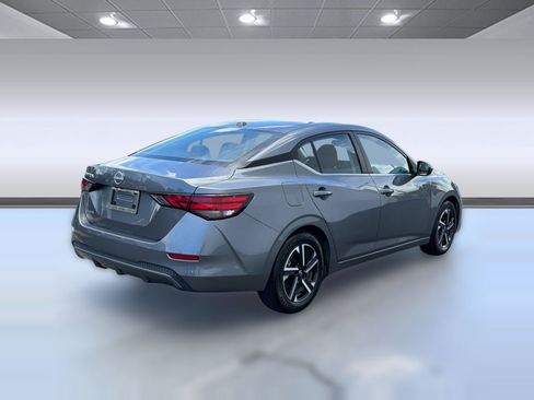 Used 2025 Nissan Sentra SV FWD image 9