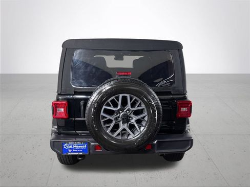 Used 2024 Jeep Wrangler Unlimited Sahara w/ Technology Group AWD/4WD image 8