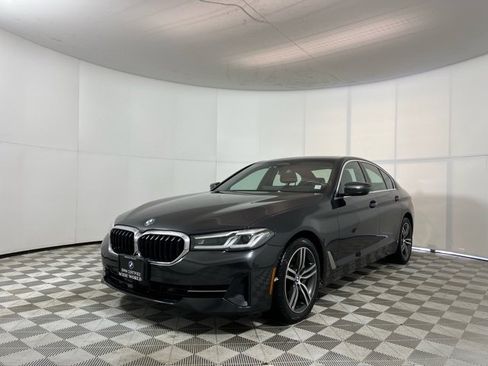 Used 2022 BMW 530i xDrive image 3
