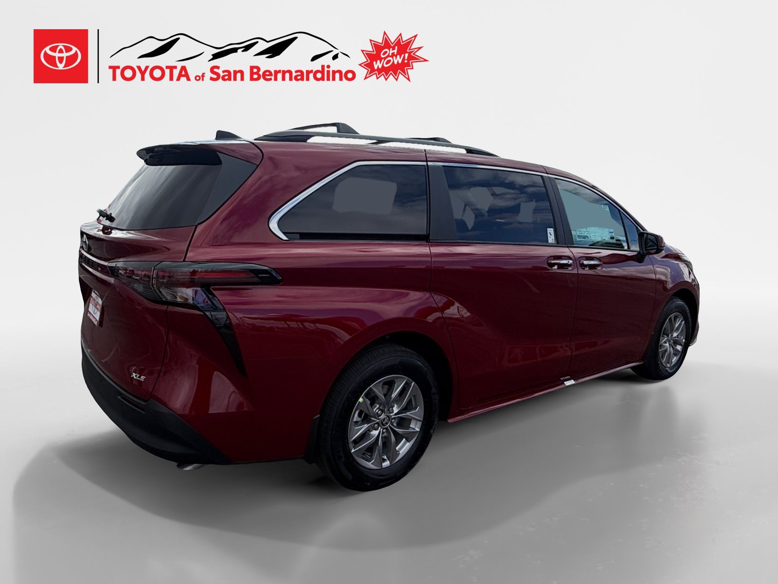 Certified 2026 Toyota Sienna XLE FWD image 5