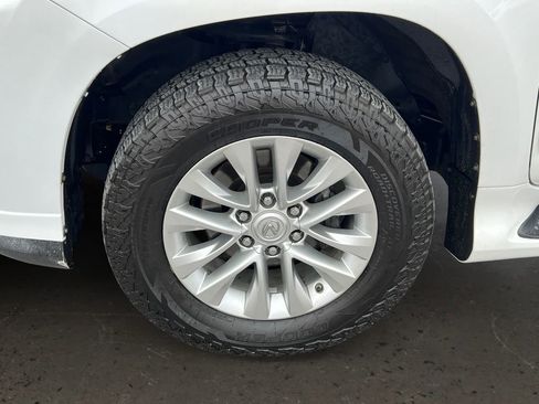 Used 2019 Lexus GX 460 Premium w/ Premium Package image 27