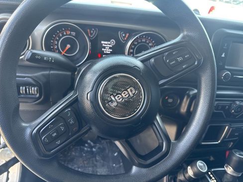 Used 2021 Jeep Wrangler Unlimited Willys image 6