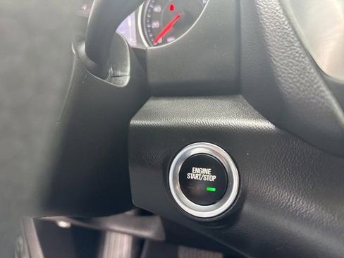 Used 2022 GMC Terrain SLE image 12