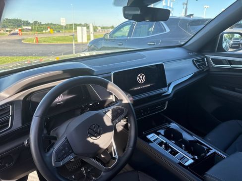 Used 2025 Volkswagen Atlas Cross Sport SE AWD/4WD image 22