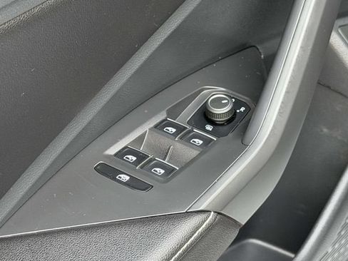 Certified 2023 Volkswagen Jetta SE w/ Panoramic Sunroof Package FWD image 17