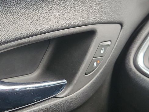 Used 2022 Chevrolet Equinox LT FWD image 24
