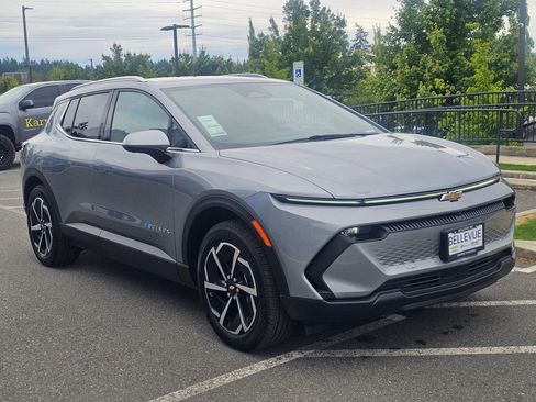 New 2026 Chevrolet Equinox EV LT AWD/4WD image 7
