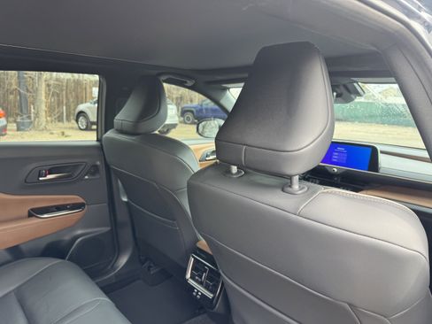 Used 2025 Toyota Crown Limited w/ Advanced Technology Package image 18