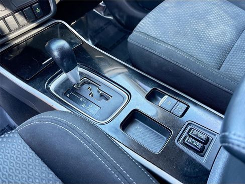Used 2020 Mitsubishi Outlander ES image 17