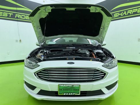 Used 2018 Ford Fusion SE FWD image 12