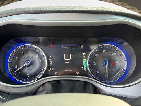 Certified 2022 Chrysler Pacifica Touring-L w/ S Appearance Package image 13