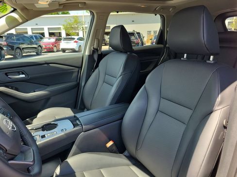 Used 2026 Nissan Rogue SV w/ SV Premium Package FWD image 19