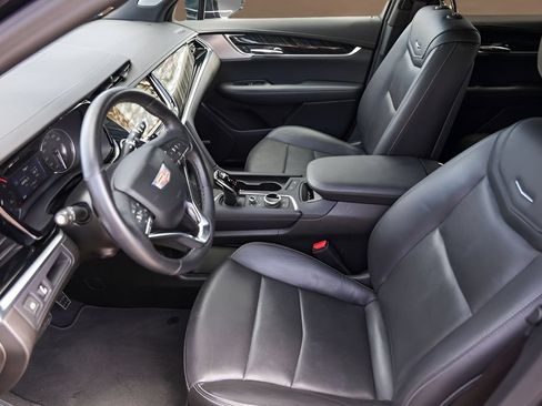 Certified 2025 Cadillac XT6 Premium Luxury FWD image 9