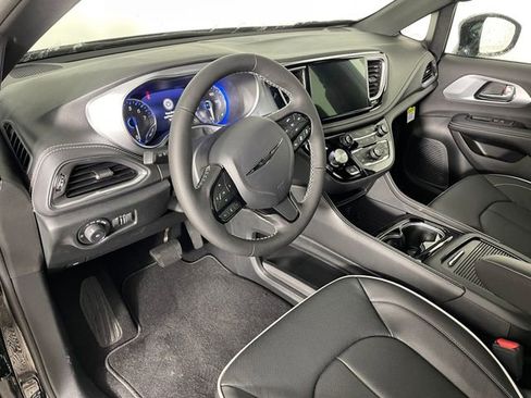 New 2026 Chrysler Pacifica Limited w/ S Appearance Package image 2