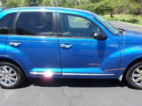 Used 2006 Chrysler PT Cruiser Limited FWD image 31