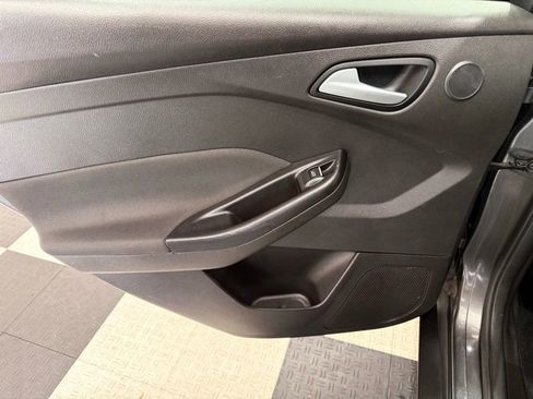 Used 2017 Ford Focus Titanium image 16