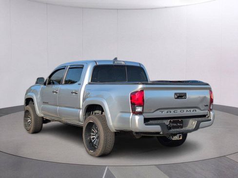 Used 2022 Toyota Tacoma SR5 w/ Technology Package RWD image 3