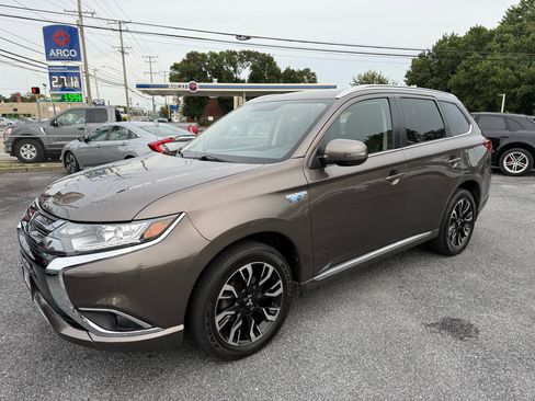 Used 2018 Mitsubishi Outlander SEL image 18