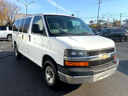 Used 2018 Chevrolet Express 3500 LT w/ LT Preferred Equipment Group image 4