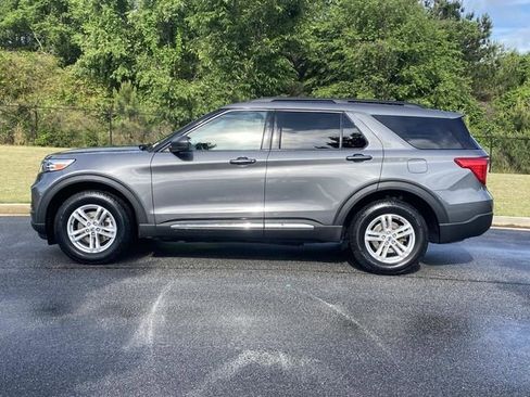 Used 2023 Ford Explorer XLT w/ Equipment Group 202A AWD/4WD image 11