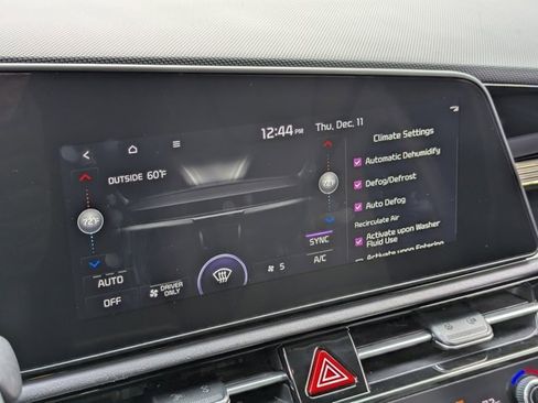 Used 2023 Kia Niro EX image 21