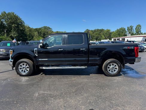 Used 2019 Ford F250 4x4 Crew Cab Super Duty image 2