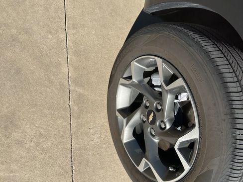 Used 2025 Chevrolet Trax LT w/ Driver Confidence Package image 30