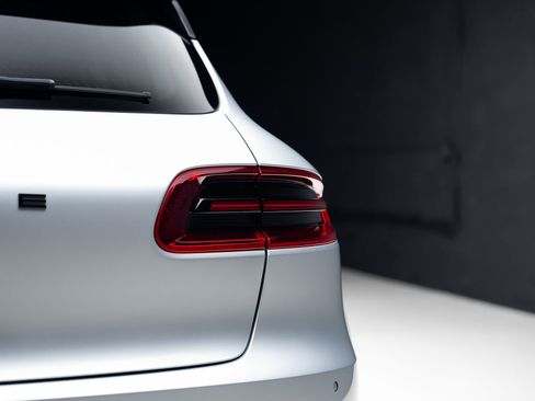 Used 2016 Porsche Macan Turbo AWD/4WD image 28