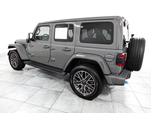 Used 2023 Jeep Wrangler Unlimited Sahara AWD/4WD image 5