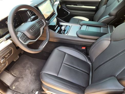 New 2026 Jeep Grand Wagoneer Limited AWD/4WD image 12