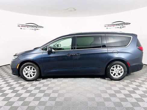 Used 2021 Chrysler Pacifica Touring-L w/ Premium & Safety Sphere Group FWD image 5