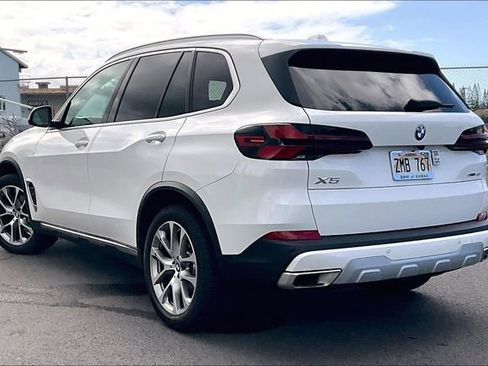 Used 2025 BMW X5 sDrive40i w/ Premium Package image 11