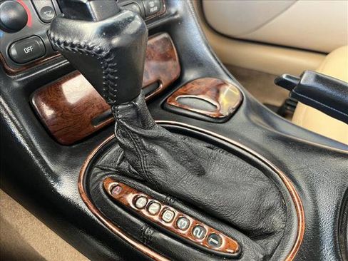 Used 1998 Chevrolet Corvette Convertible w/ Memory Pkg image 10