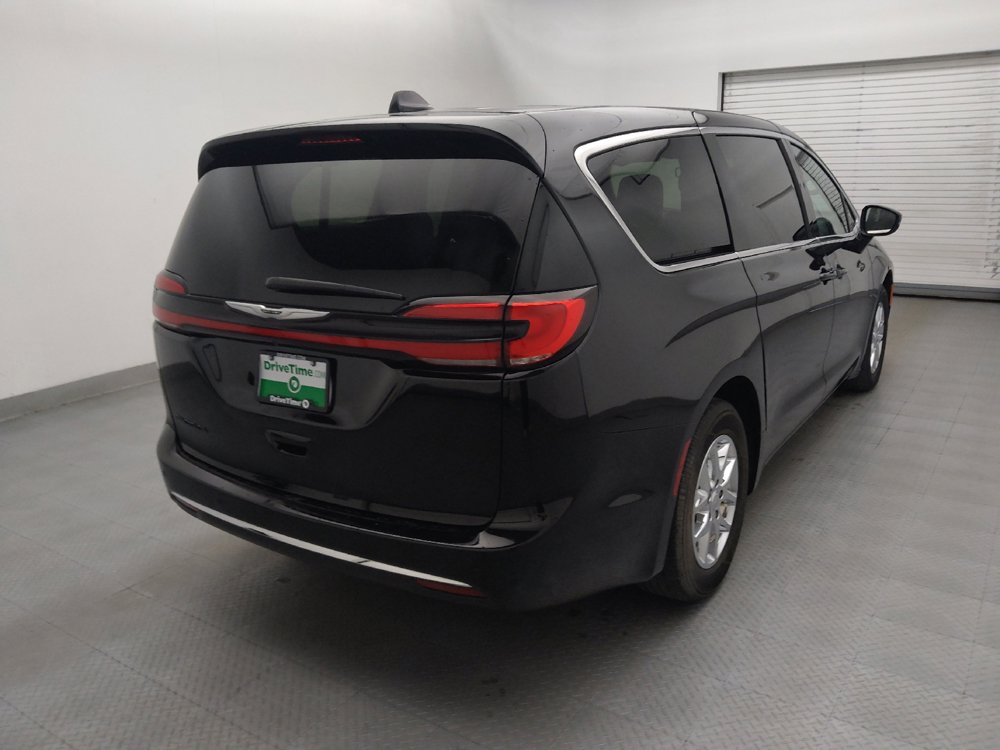 Used 2025 Chrysler Pacifica Select FWD image 9