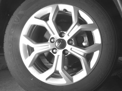 Used 2025 Jeep Compass Latitude AWD/4WD image 15