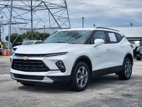 Used 2024 Chevrolet Blazer LT w/ Convenience Package FWD image 3