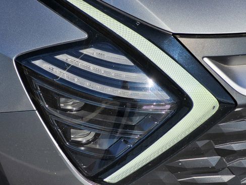 Used 2024 Kia Sportage LX image 11