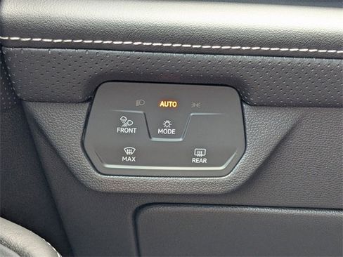 New 2026 Volkswagen Atlas SE image 29