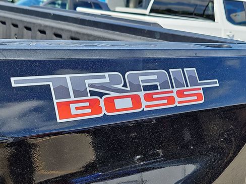 Used 2020 Chevrolet Silverado 1500 LT Trail Boss AWD/4WD image 38
