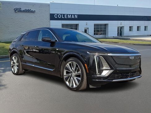 Certified 2025 Cadillac Lyriq Luxury w/ LPO, Floor Liner Package AWD/4WD image 1