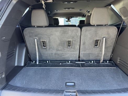 Certified 2023 Chevrolet Traverse LT w/ Rear Camera Mirror Package image 15