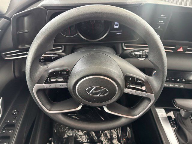 Used 2023 Hyundai Elantra SEL w/ Winter Weather Package FWD image 23