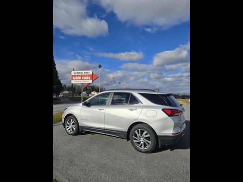 Used 2022 Chevrolet Equinox LT image 2