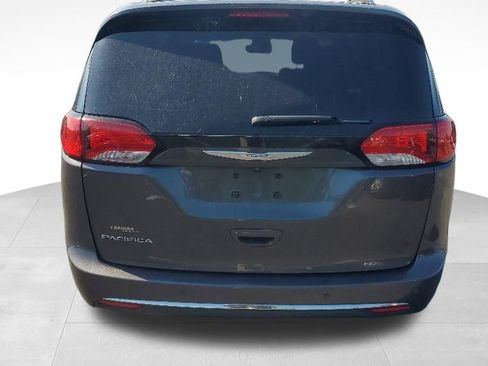 Used 2018 Chrysler Pacifica Touring-L Plus w/ Advanced Safetytec Group FWD image 4