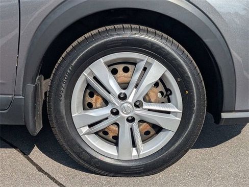 Used 2022 Nissan Kicks S image 11