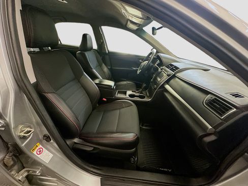 Used 2017 Toyota Camry SE FWD image 31