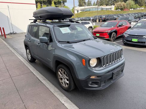 Used 2018 Jeep Renegade Latitude FWD image 7