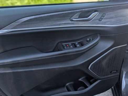 Used 2024 Jeep Grand Cherokee Limited 4xe image 11