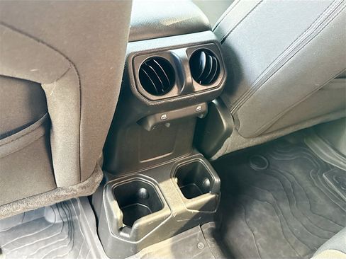 Used 2022 Jeep Wrangler Unlimited Willys image 27